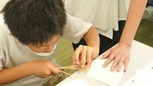 子ども対象事業「京せんす作りに挑戦」を開催
